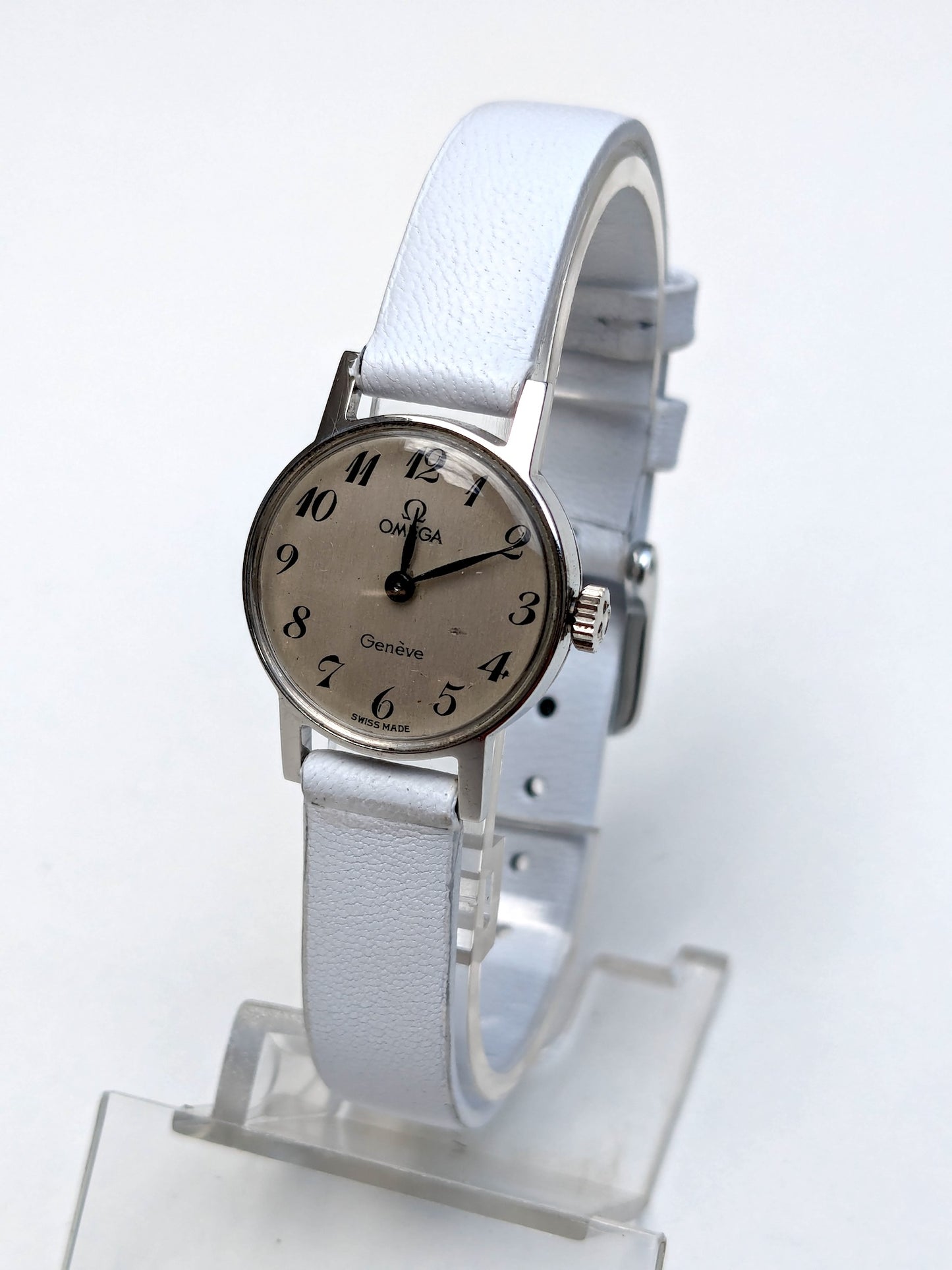 Omega Genève femme cadran argent (circa 1950)