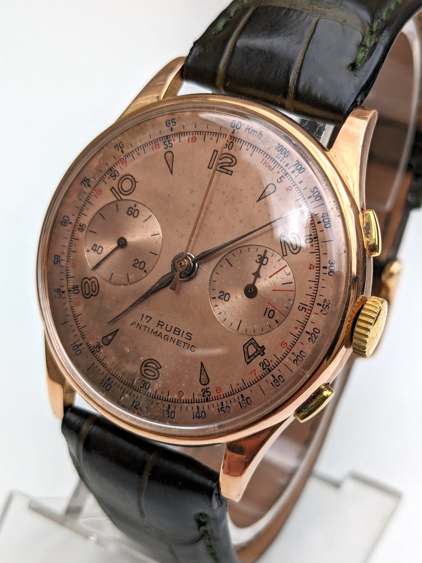 Chronographe no name or 18k et cadran saumon (circa 1950)