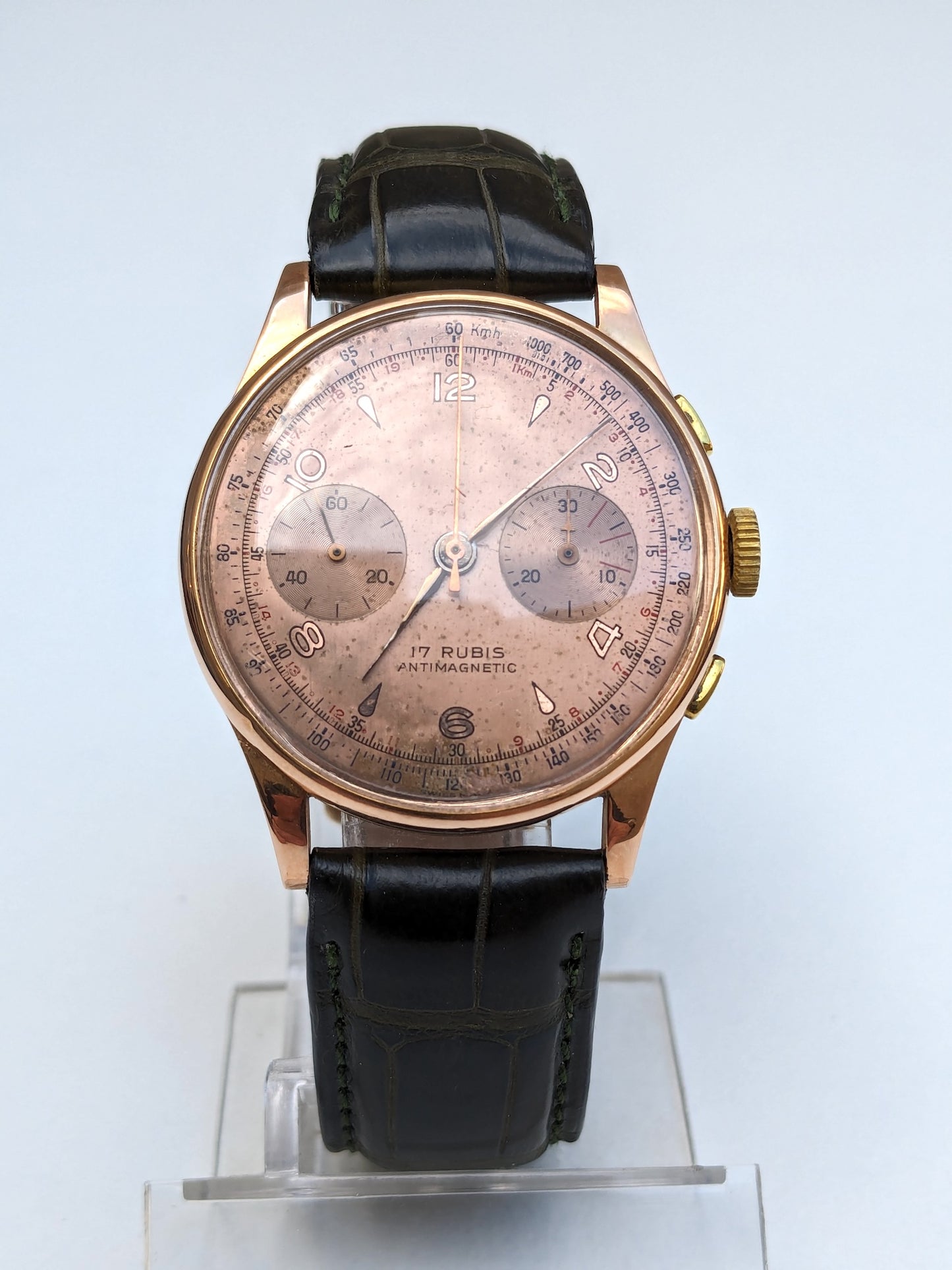 Chronographe no name or 18k et cadran saumon (circa 1950)