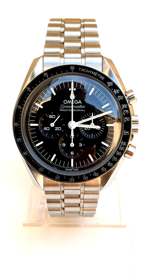 Omega Speedmaster Professional, cadran noir face, trois compteurs et lunette tachymètre, montre vintage homme