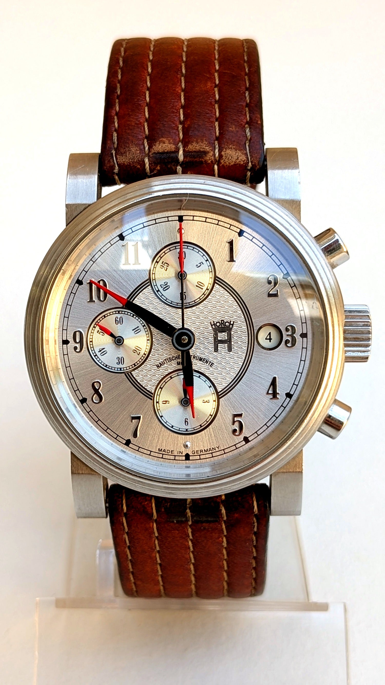 Mühle-Glashütte Horch 853 de face, cadran argenté guilloché, trois compteurs chrono, aiguilles bleuies, montre allemande