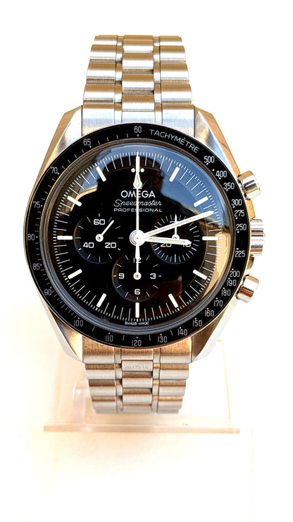 Omega Speedmaster Professional, cadran noir face, trois compteurs et lunette tachymètre, montre vintage homme