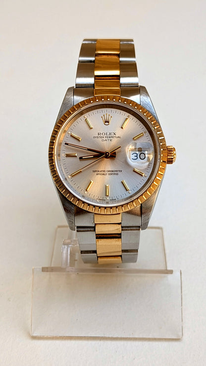 Rolex Oyster Perpetual Date face, cadran argenté guichet date à 3h, couronne or, montre vintage homme